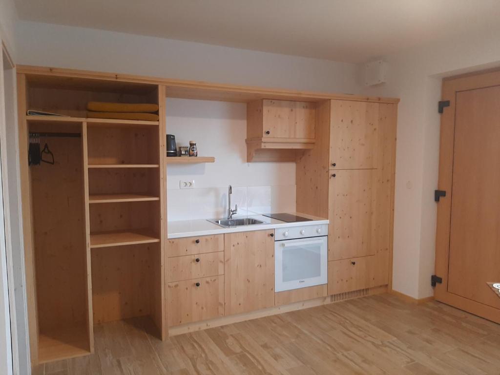 Kuchyň nebo kuchyňský kout v ubytování Rooms & Wine Lilek