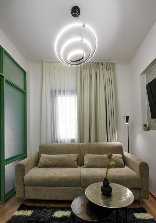 Posedenie v ubytovaní Plane Tree Luxury Suites