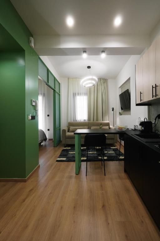 Kuchyňa alebo kuchynka v ubytovaní Plane Tree Luxury Suites