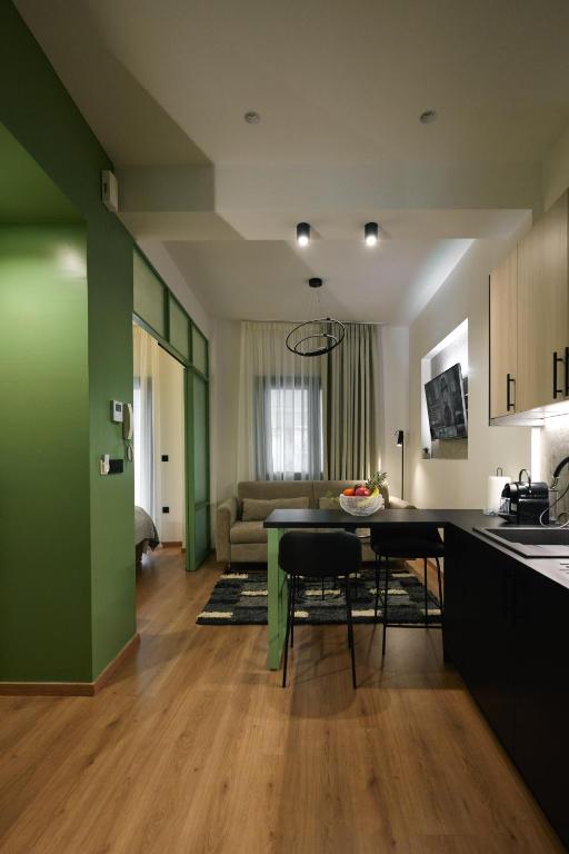 Kuchyňa alebo kuchynka v ubytovaní Plane Tree Luxury Suites