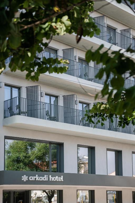 Rõdu või terrass majutusasutuses Arkadi Hotel