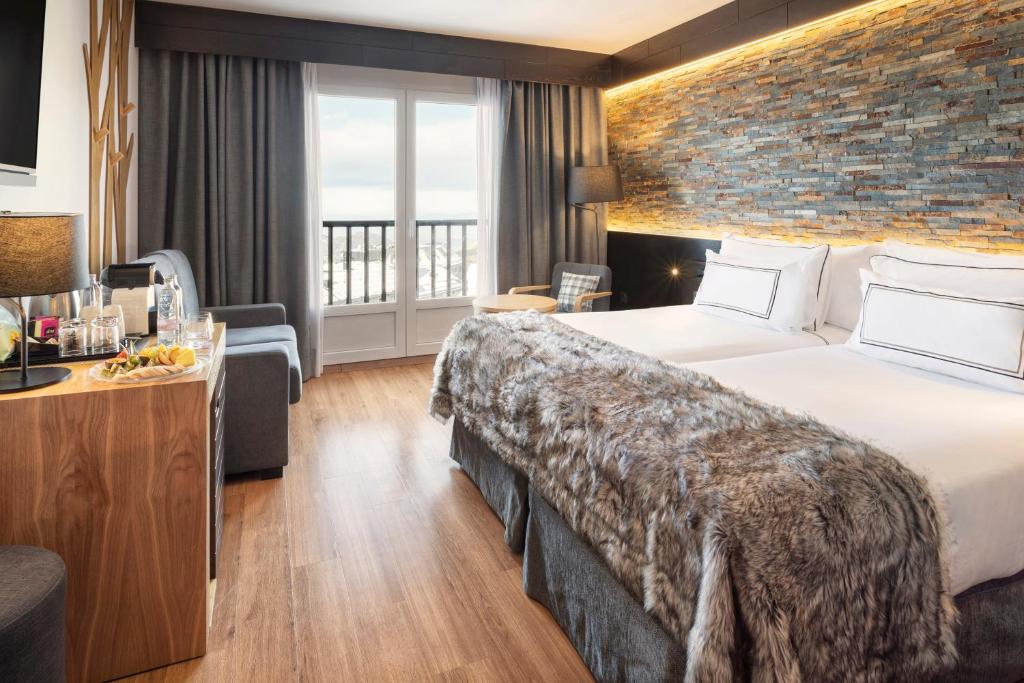 Кровать или кровати в номере Melia Sierra Nevada