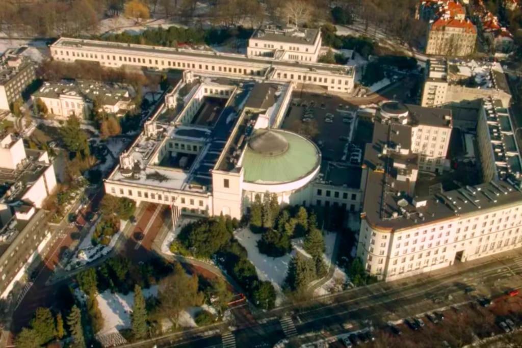 Fotografia z galérie ubytovania Klimatyczne mieszkanie w doskonałej lokalizacji vo Varšave