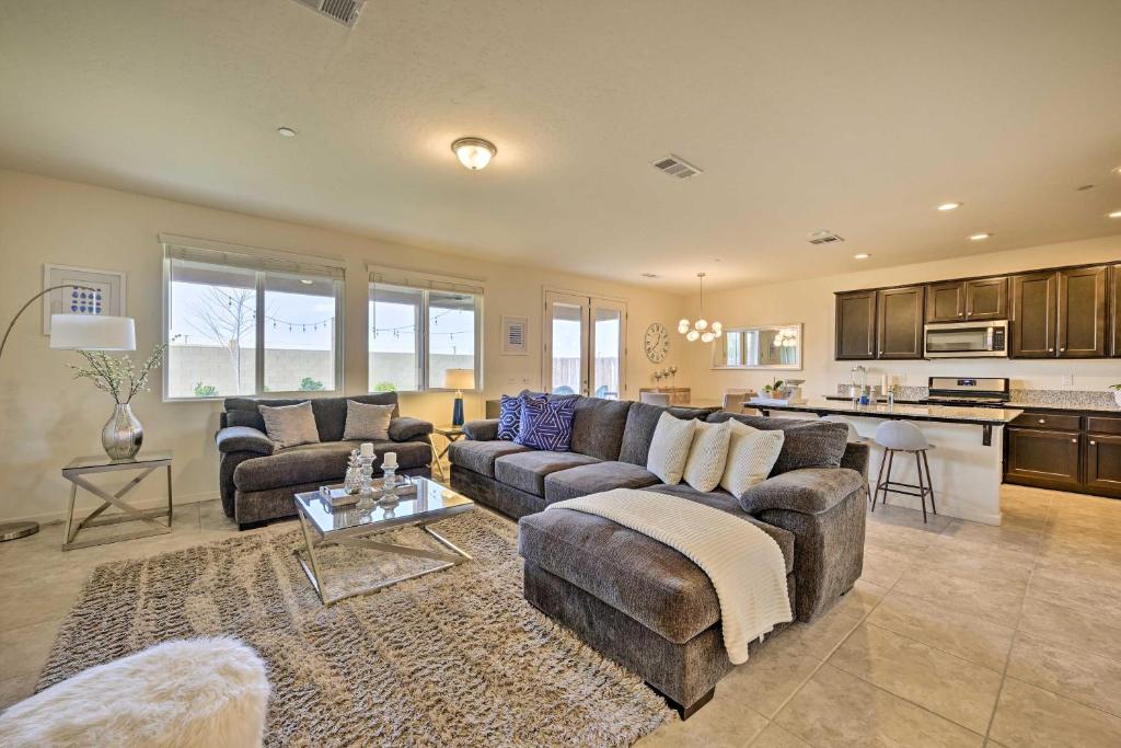 Visalia Home with Yard 4 Mi to Downtown!, Visalia (updated prices 2024)