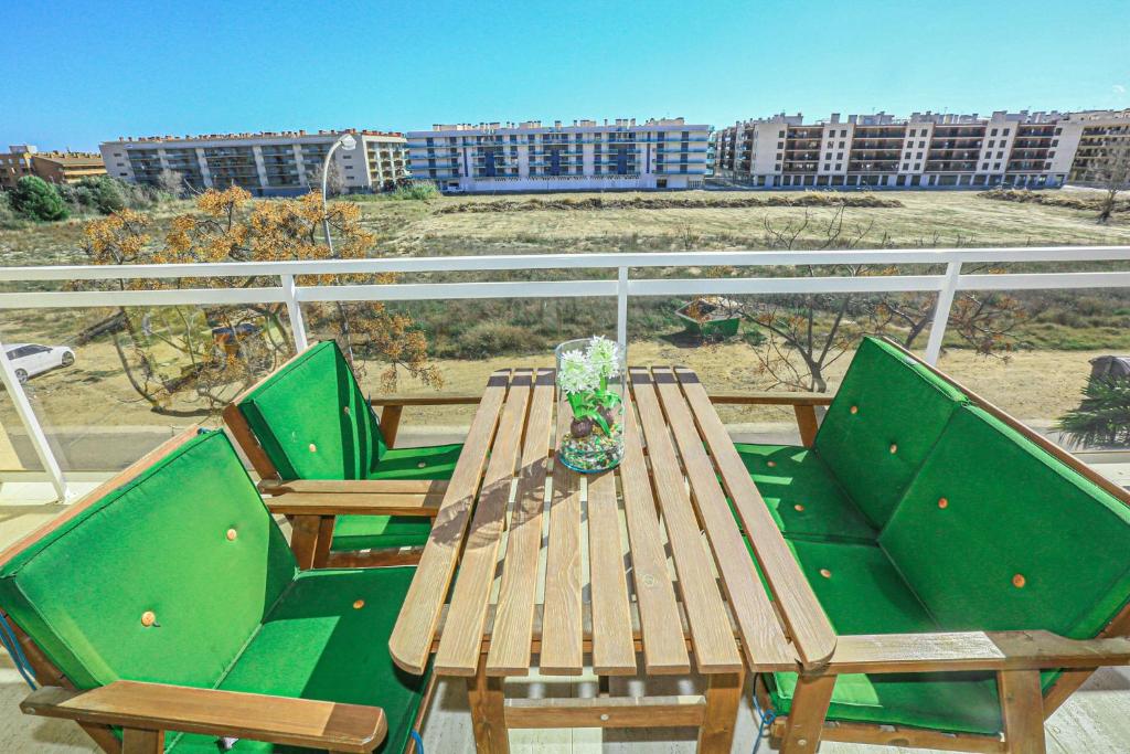 Balkón nebo terasa v ubytování LITORAL COSTA DORADA - GAYA Only families
