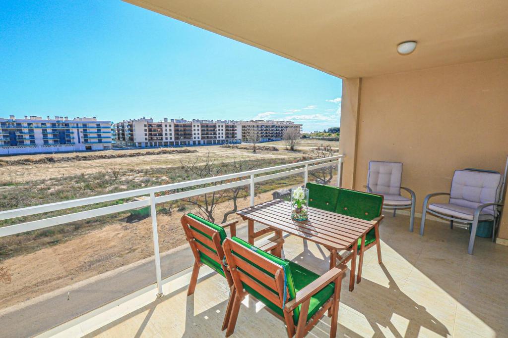Balkón nebo terasa v ubytování LITORAL COSTA DORADA - GAYA Only families