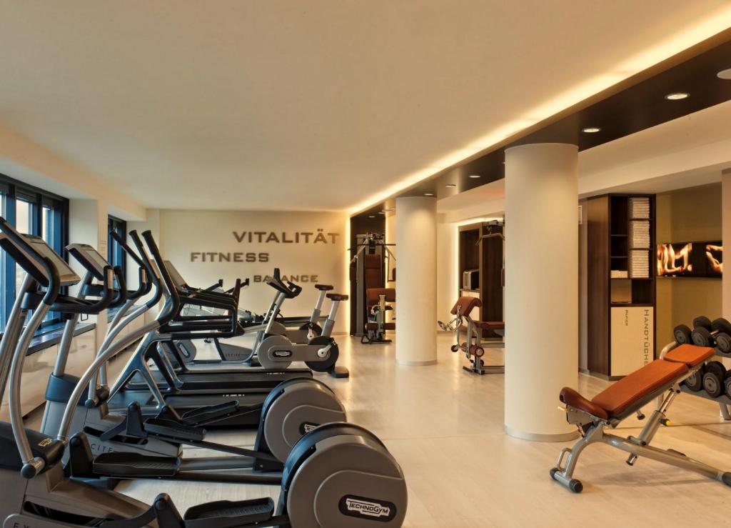Fitness centrum a/nebo fitness zařízení v ubytování Estrel Berlin