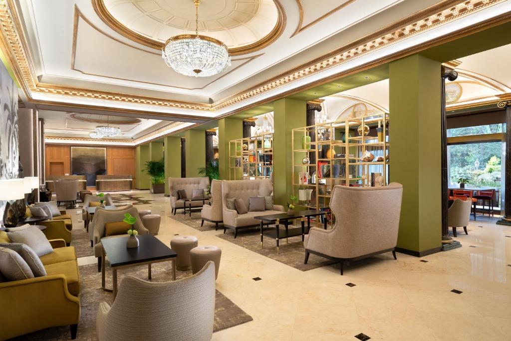 Гостиная зона в The Westin Palace, Milan