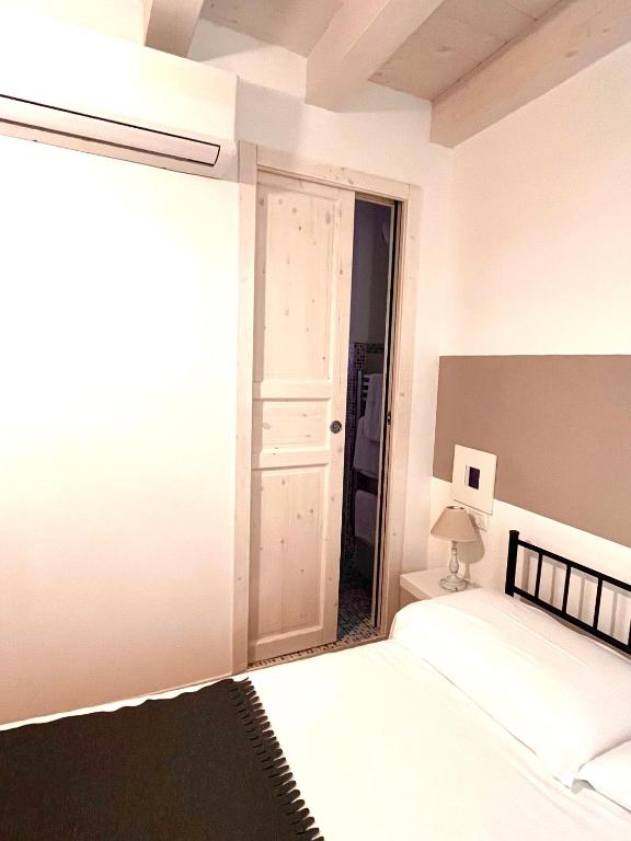 Postel nebo postele na pokoji v ubytování RESIDENZA SERENA B&B -Centro Storico