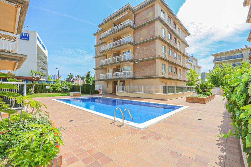 Bazén v ubytovaní LITORAL COSTA DORADA - SALIX Only families alebo v jeho blízkosti