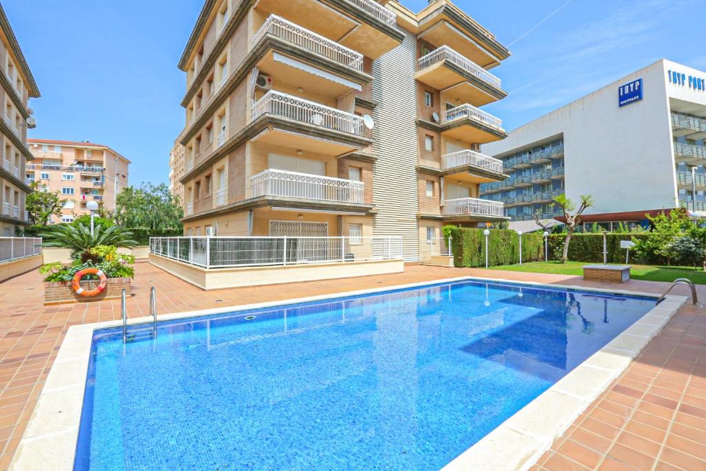Bazén v ubytovaní LITORAL COSTA DORADA - SALIX Only families alebo v jeho blízkosti