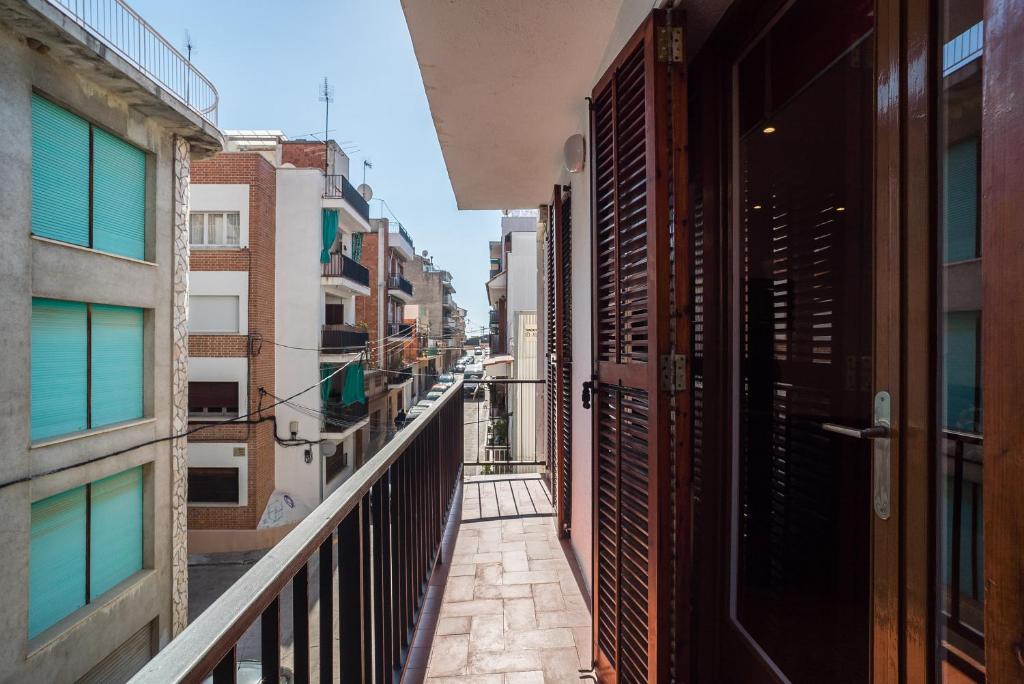 A balcony or terrace at Canet beach 2