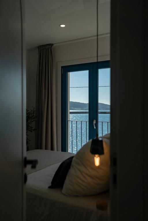 A bed or beds in a room at O mar de preciosa