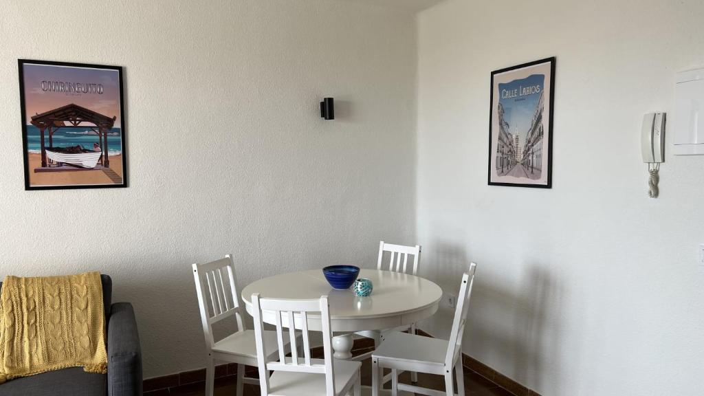 Posedenie v ubytovaní Casa Mercedes 2 bedroom apartment Where beach and city meet BY NAMASTE ELITE