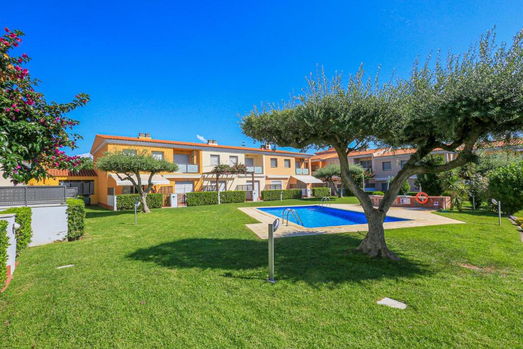 Bazén v ubytování LITORAL COSTA DORADA - TARONGERS 31 Only families nebo v jeho okolí