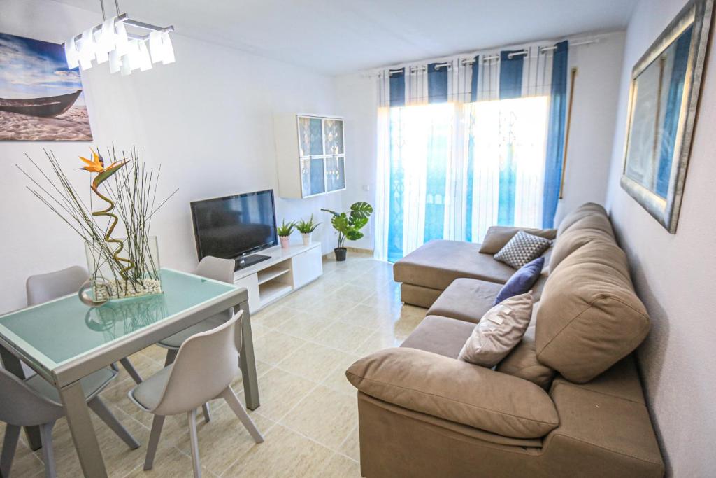 TV a/nebo společenská místnost v ubytování LITORAL COSTA DORADA - TARONGERS 31 Only families