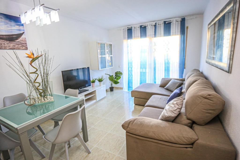 TV a/nebo společenská místnost v ubytování LITORAL COSTA DORADA - TARONGERS 31 Only families