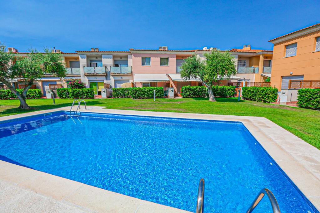 Bazén v ubytování LITORAL COSTA DORADA - TARONGERS 31 Only families nebo v jeho okolí