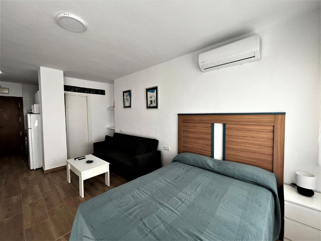 Posteľ alebo postele v izbe v ubytovaní VER7 - ESTUDIO, Wifi, Fire Stick Amazon, Terraza, Vistas al mar, Piscina