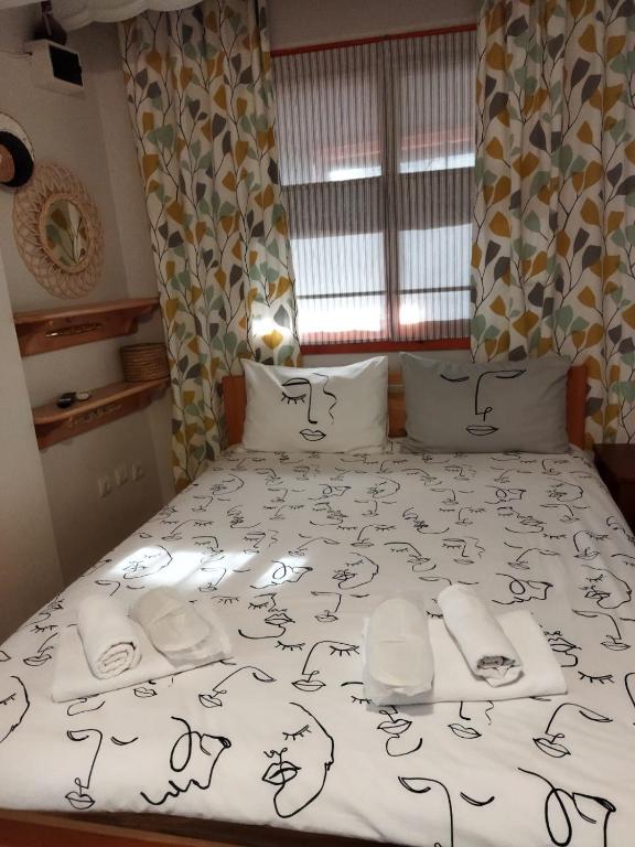 Postel nebo postele na pokoji v ubytování Nelly Guesthouse