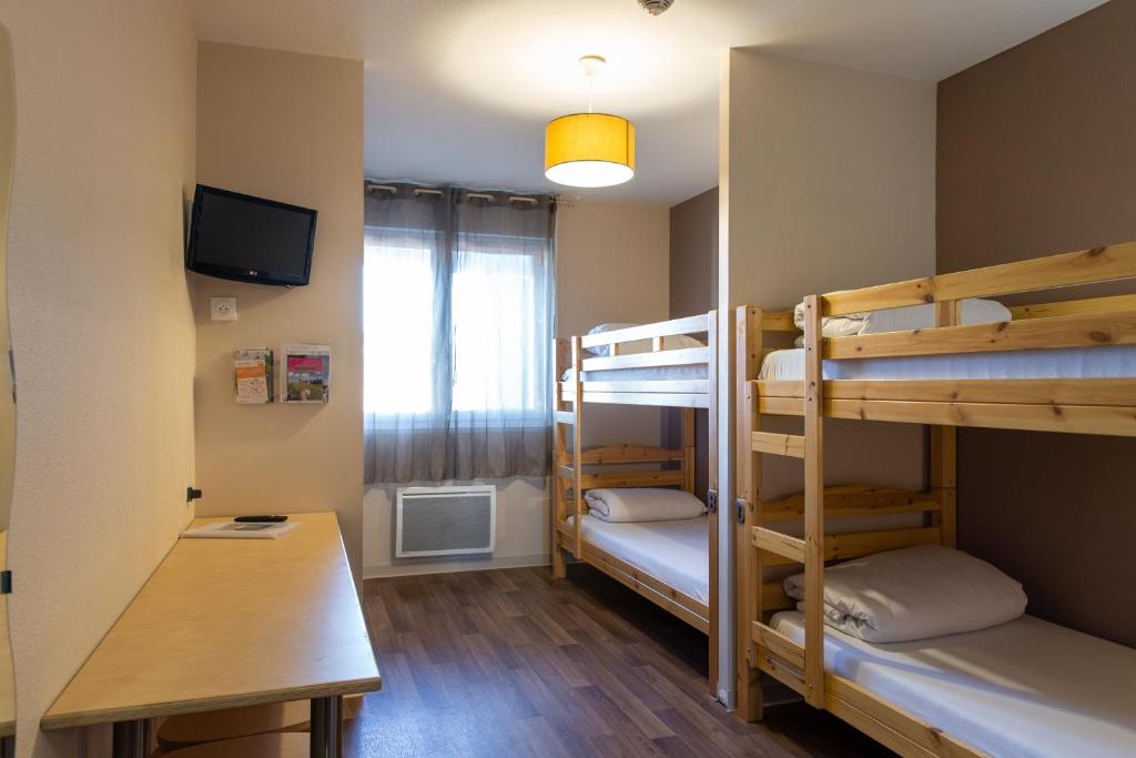 Postel nebo postele na pokoji v ubytování Auberge de jeunesse HI Bordeaux-Blanquefort - Ex Otellia