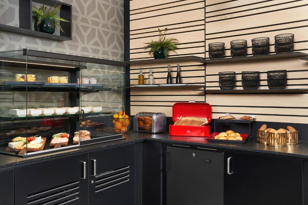 Kuchnia lub aneks kuchenny w obiekcie Leonardo Hotel Vienna City West