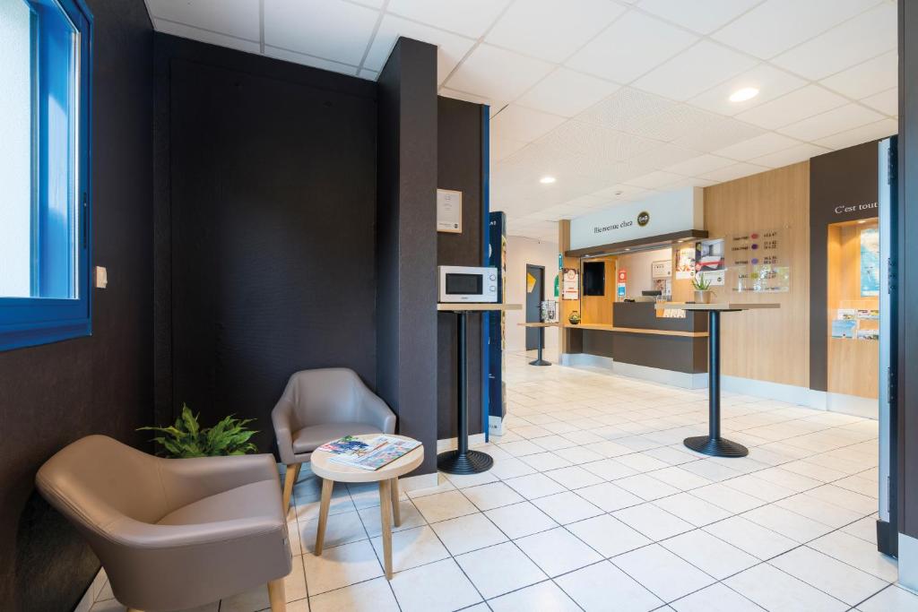 Kuchyň nebo kuchyňský kout v ubytování B&B HOTEL Auray Carnac