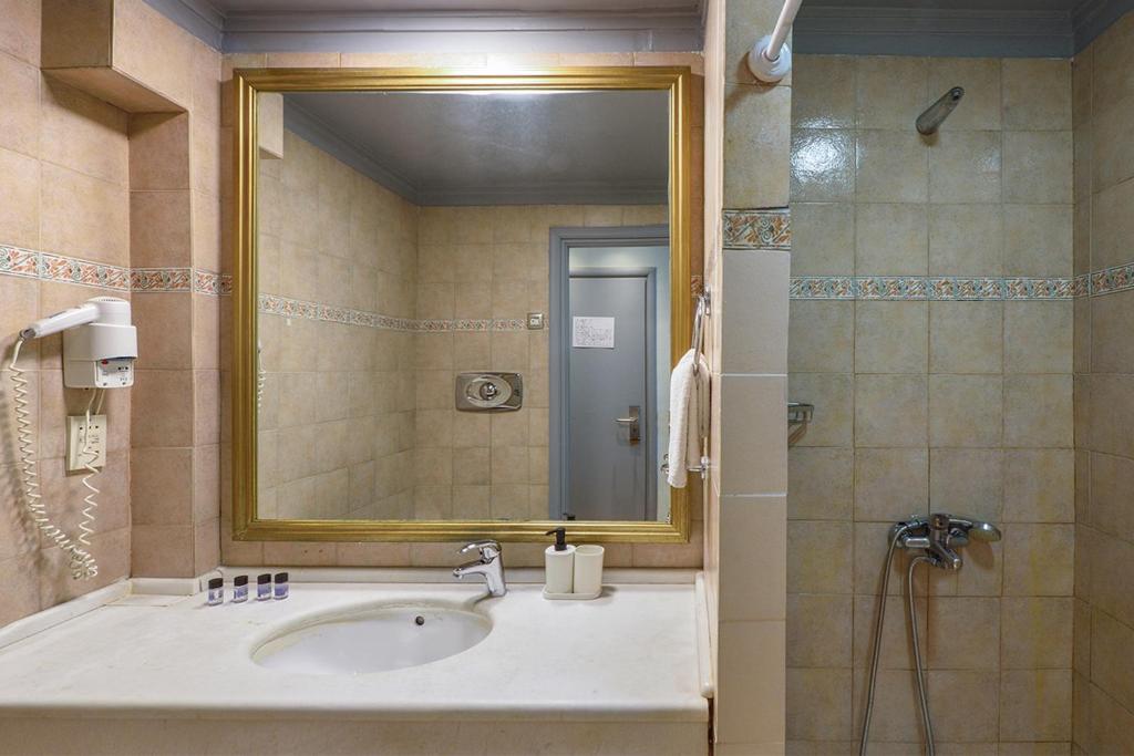Koupelna v ubytování Le Palace Hotel