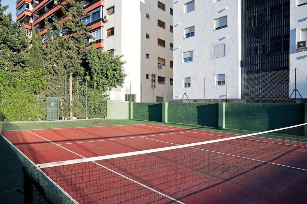 Tenis alebo squash v ubytovaní Estudio loft en Málaga CAN6 alebo jeho okolí