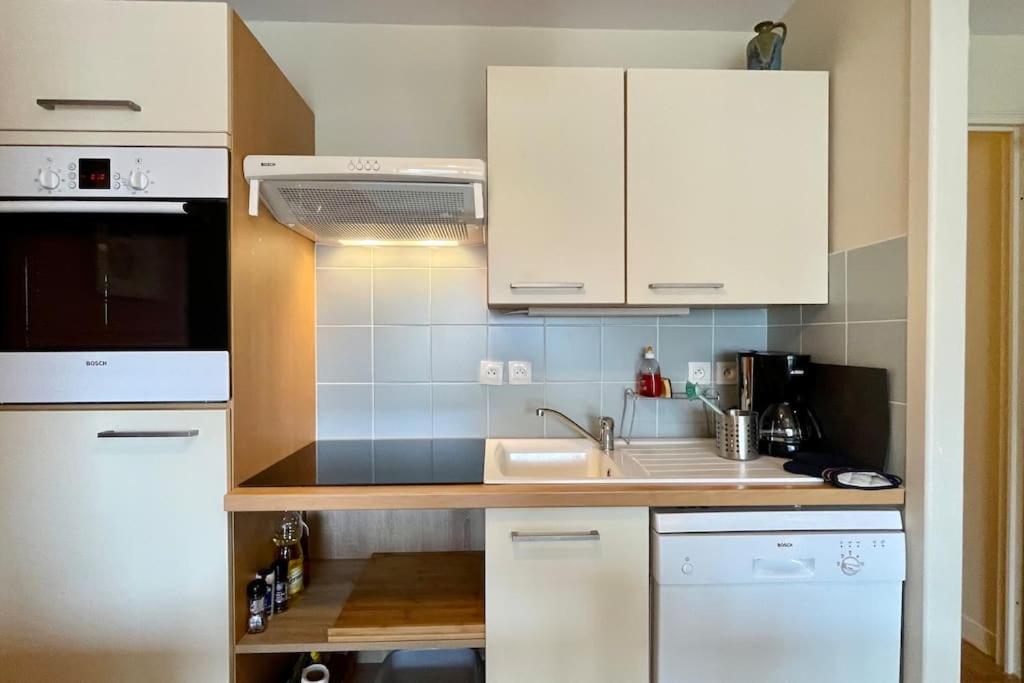 Kuchyňa alebo kuchynka v ubytovaní Appartement MerliDunes Proche de la plage