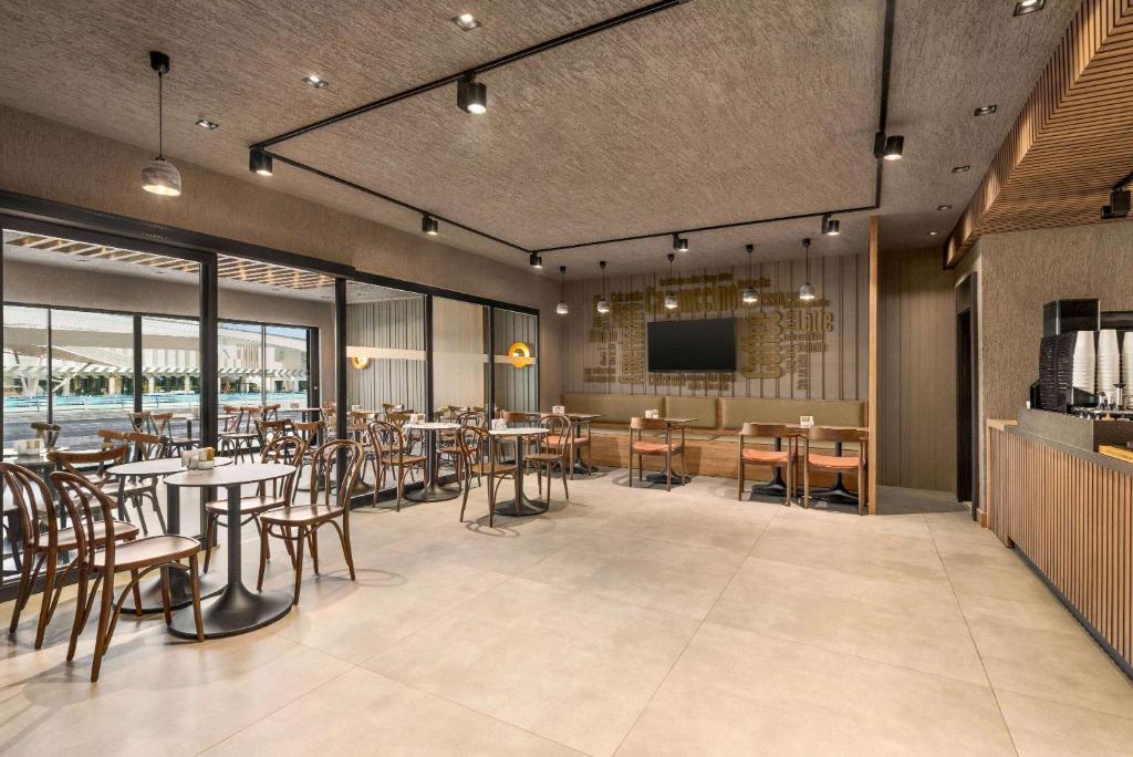 Restaurace v ubytování Ramada by Wyndham Erzurum