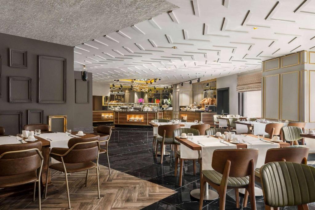 Restaurace v ubytování Ramada by Wyndham Erzurum