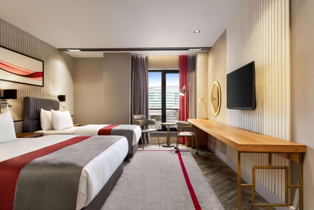 Postel nebo postele na pokoji v ubytování Ramada by Wyndham Erzurum