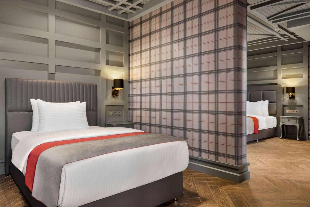 Postel nebo postele na pokoji v ubytování Ramada by Wyndham Erzurum