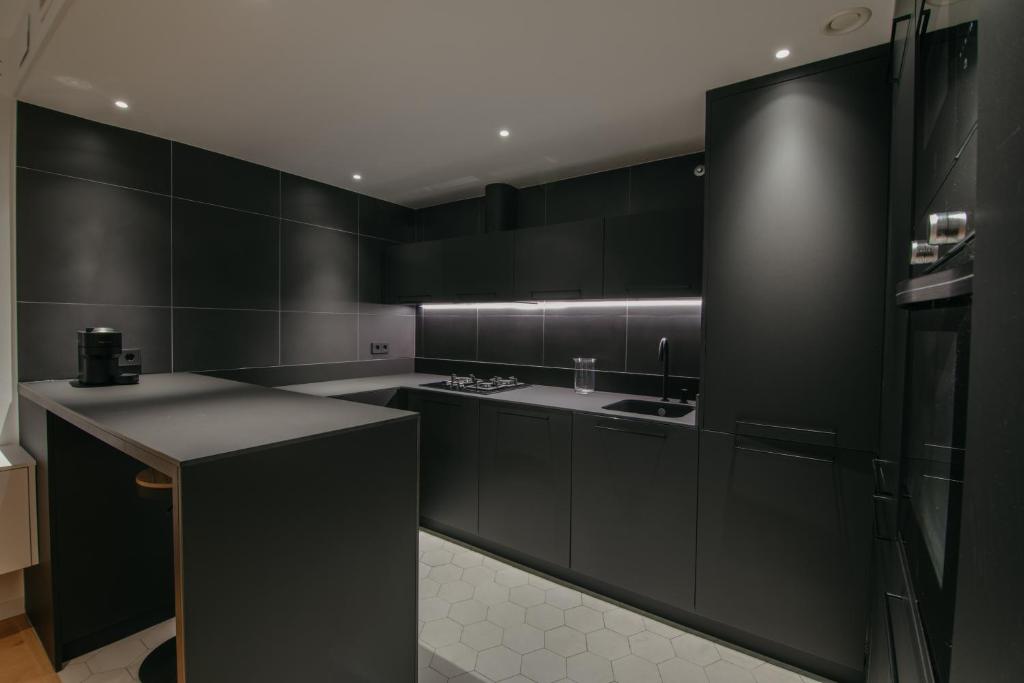 Kuchyň nebo kuchyňský kout v ubytování tuGuest Obispo Apartment