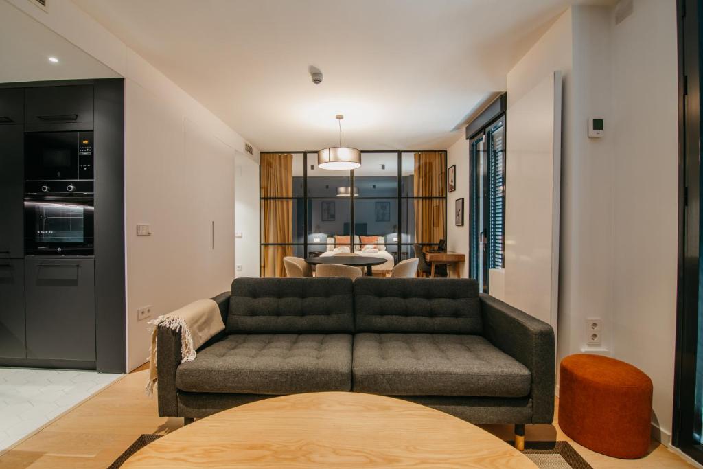 Posezení v ubytování tuGuest Obispo Apartment