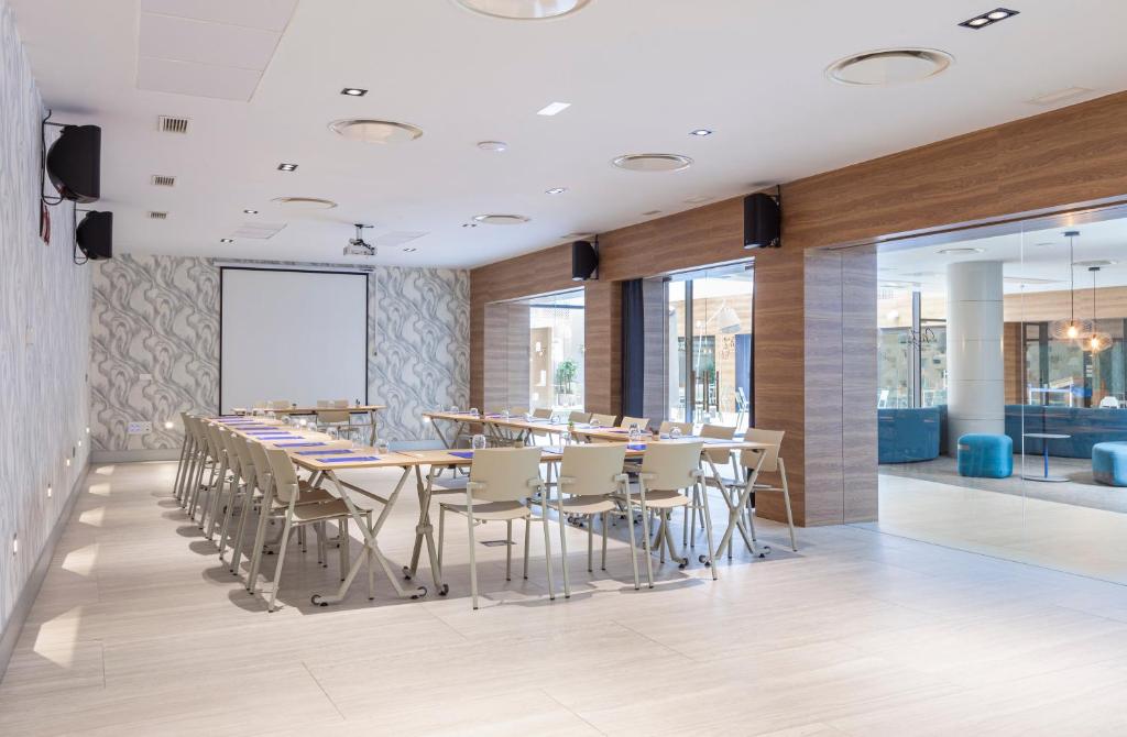 Hotel Macià Sevilla Kubb - Resim 14