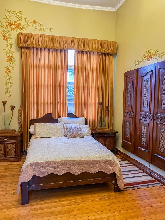 Postel nebo postele na pokoji v ubytování Casa Colonial Quito