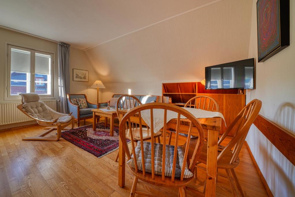 TV a/nebo společenská místnost v ubytování Hotel Zur Eule