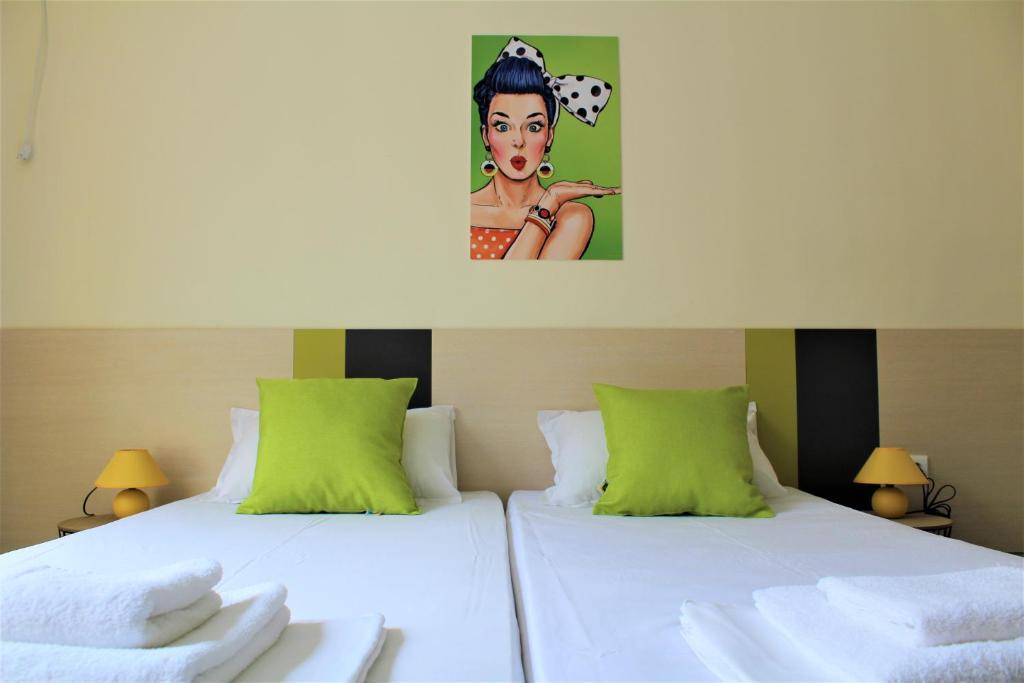 Postel nebo postele na pokoji v ubytování Pop Art Hotel