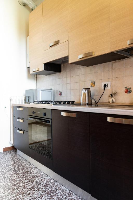 A kitchen or kitchenette at Accomodo MIT12 Trivano Linate