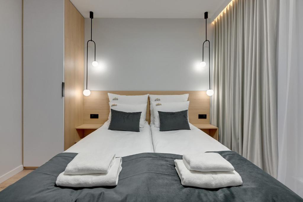 Posteľ alebo postele v izbe v ubytovaní Grano Residence - Pool, Sauna, SPA & Parking by Downtown Apartments