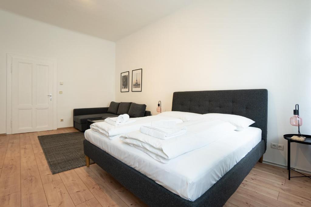 Posteľ alebo postele v izbe v ubytovaní Lovely 1-bedroom apartment next to Praterstern