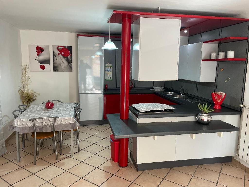 Kuchnia lub aneks kuchenny w obiekcie Villa Antonella