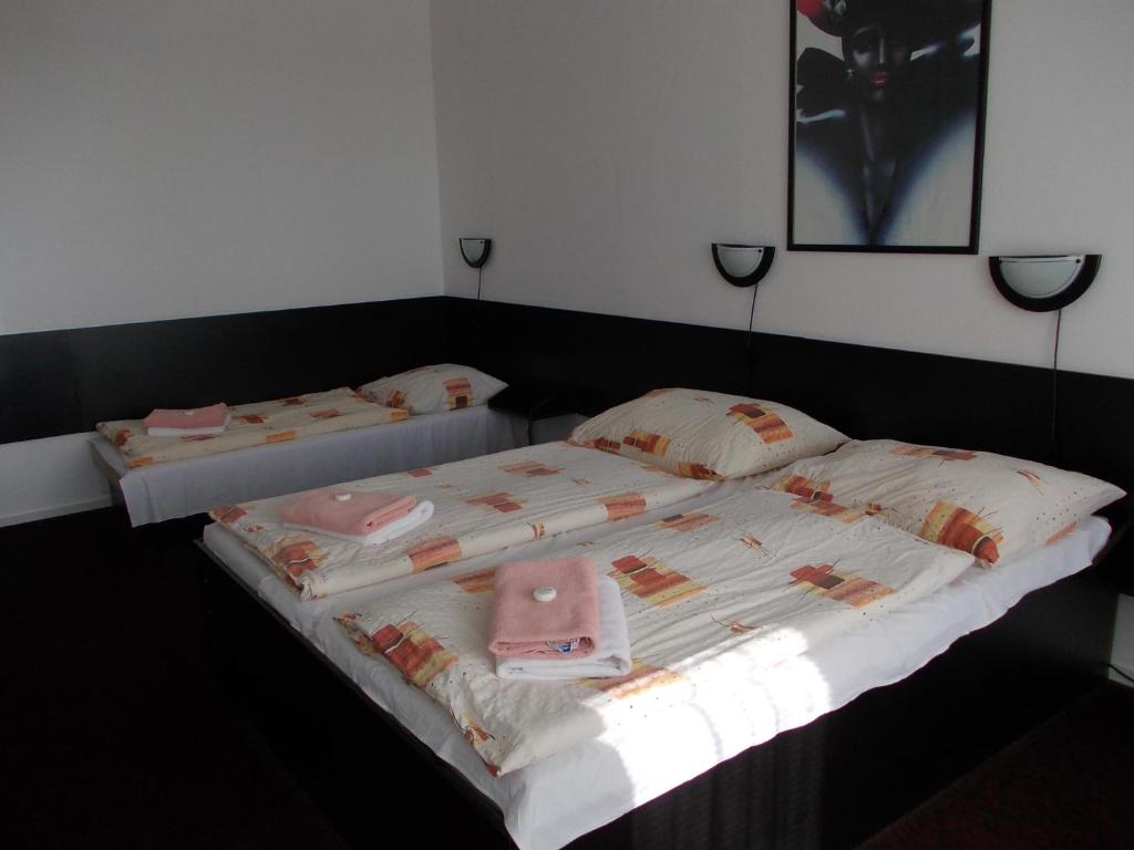 Postel nebo postele na pokoji v ubytování Hotel Milotel