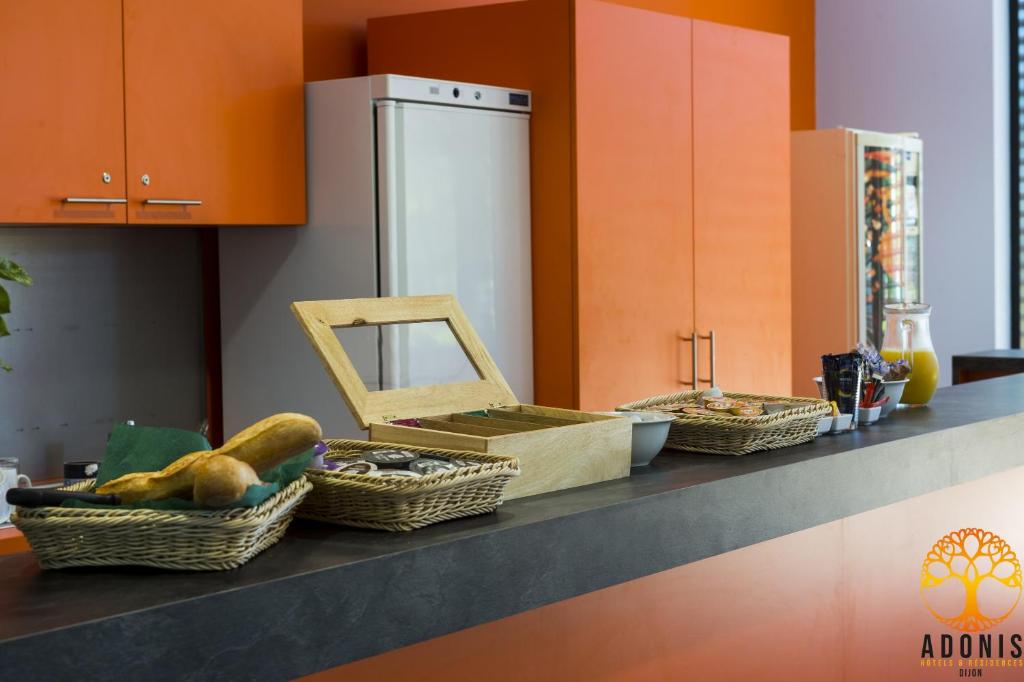 Adonis Dijon Maison Internationale - Resim 19