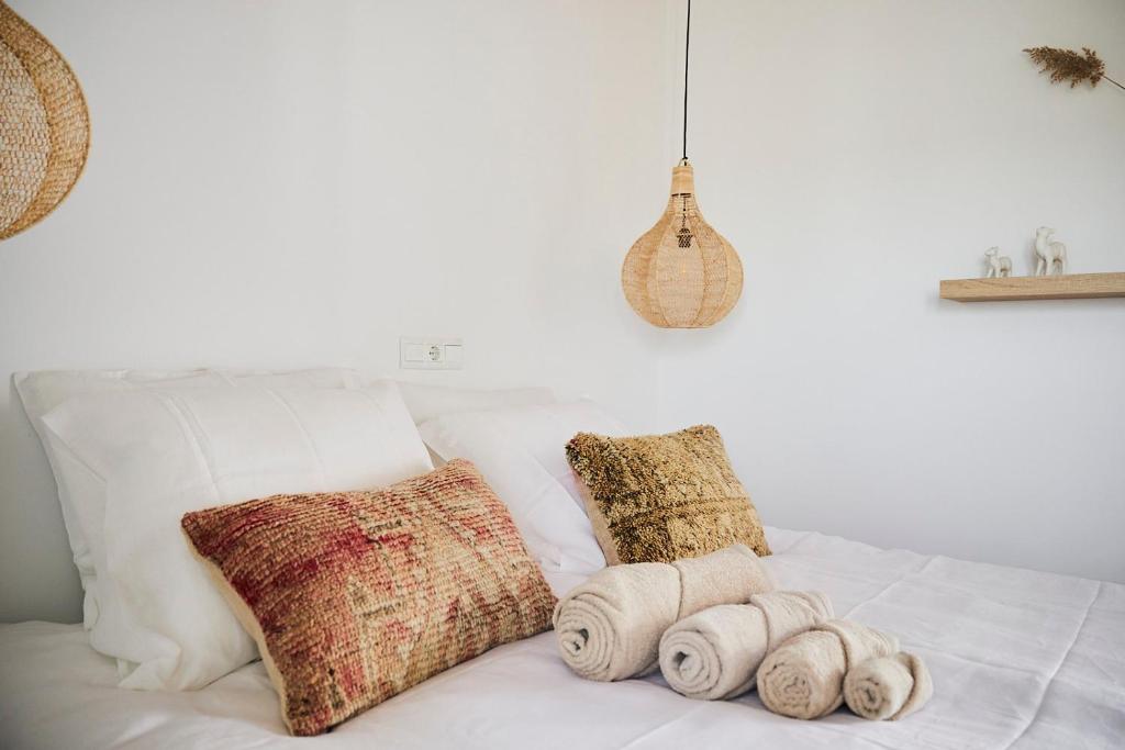 Postel nebo postele na pokoji v ubytování Finca las Calmas boutique hotel & retreats