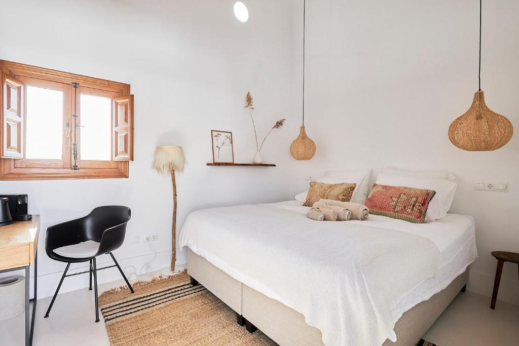 Postel nebo postele na pokoji v ubytování Finca las Calmas boutique hotel & retreats