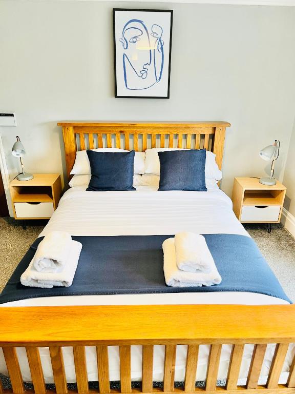 Postel nebo postele na pokoji v ubytování Horsforth Lodge