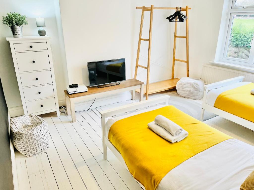 Postel nebo postele na pokoji v ubytování Horsforth Lodge